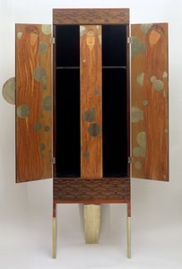 魅惑のプリンセスキャビネット、1900年頃（さまざまな木材、ガラス、ニッケルメッキの銅）（84710を参照）